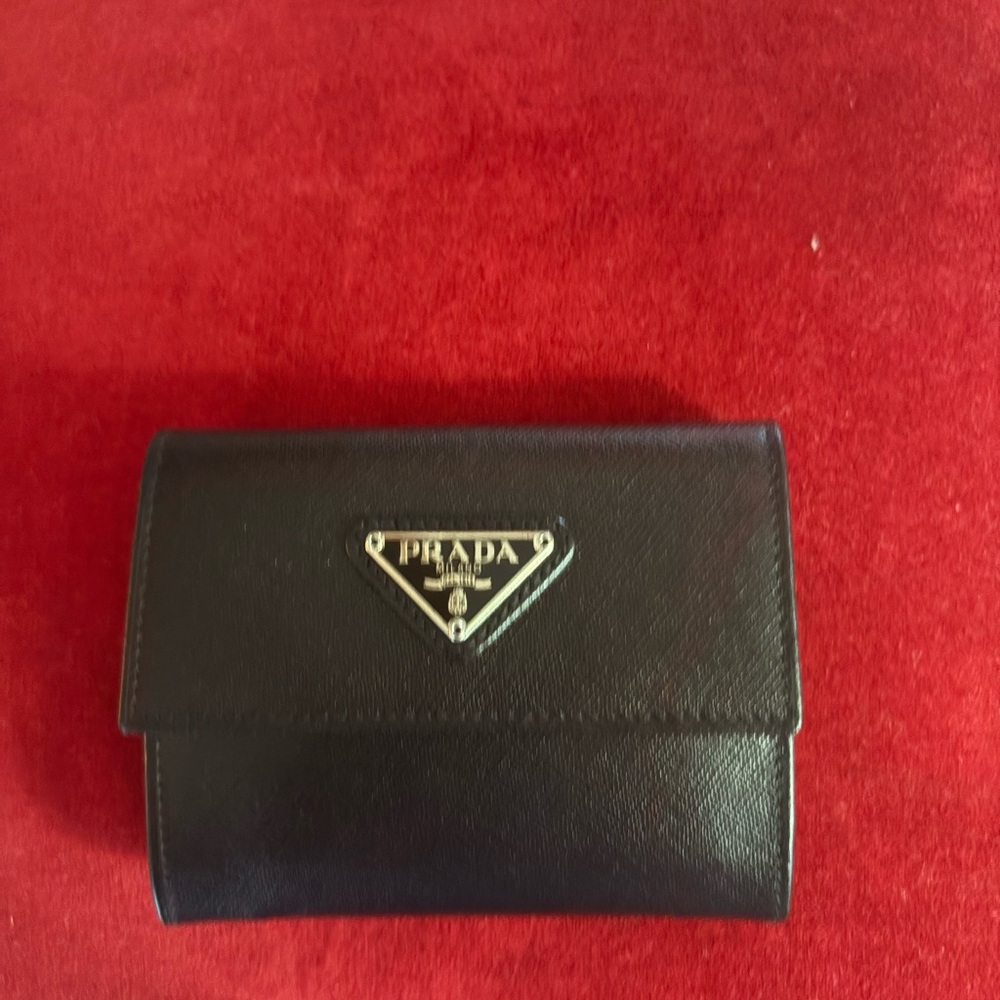 NWT vintage PRADA Black Saffiano Leather Small Wallet. Rare Find. 4.25×3.5. - Picture 2 of 11